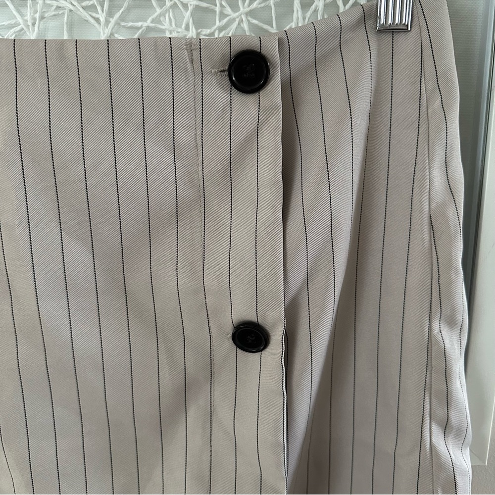 Boohoo Black and White Striped Mini Skirt - Picture 4 of 5